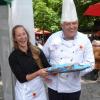 Lammbratwürste aus dem Donau-Ries-Kreis, die unter anderem Küchenmeister Uli Großmann (rechts) zubereitete, gab es für die Besucher des Viktualienmarkts in München.  	