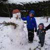 Theresa und Franziska  Müller aus Dillingen haben, mit klitzekleiner Hilfe von Oma und Opa, diese tolle Schneefrau gebaut. 
