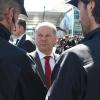 Hamburgs SPD-Bürgermeister Olaf Scholz mit Polizisten beim G20-Gipfel: Hat er die warnenden Hinweise überhört oder unterschätzt? 	
