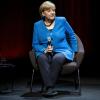 Unter dem Motto "Was also ist mein Land?" beantwortet die ehemalige Bundeskanzlerin Angela Merkel (CDU) im Berliner Ensemble Fragen des Journalisten und Autors Alexander Osang.