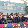Zum Vatertags-Frühschoppen unterhielt im Festzelt das Große Blasorchester des gastgebenden Musikvereins Fischach.