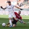 Einen Punkt erkämpft: Patrick Schmidt, hier im Zweikampf mit Andreas Wiegel, und der FC Ingolstadt erzielten gegen Rot-Weiß Essen in der 90. Minute den Ausgleich zum 1:1-Endstand. 