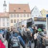 Noch nicht ganz rund lief es heute  gegen Mittag auf dem Hauptplatz, als die Schüler auf ihre Busse warten mussten. 