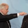 Will CSU-Chef Horst Seehofer (links) seinen Finanzminister Markus Söder nach Berlin schicken? Jüngste Aussagen Seehofers erhöhen den Druck auf den parteiinternen Gegner Söder.	