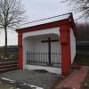 Die kleine Kapelle "Heilig Säul" an der Straße nach Rain erinnert an über 700 Pest-Tote Thierhauptens.