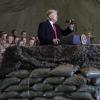 Höchste Sicherheitsstufe: US-Präsident Donald Trump spricht - gut abgeschirmt - zu US-Truppen auf der Bagram Air Base in Afghanistan.