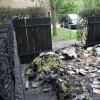 Eine neue Serie? Von Brandstiftern angezündete und völlig zerstörte Mülltonnen in Augsburg. 
