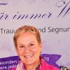Ruth Mayrhofer ist freie Traurednerin und informiert über ihr Angebot an diesem Sonntag während der Hochzeitsmesse in Bubesheim. 	