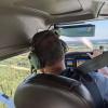 Aus dem Flugzeug beobachten der Luftbeobachter und der Pilot gemeinsam die Region und überprüfen, ob es zu Brandentwicklungen kommt. Dabei schauen sie oft verstärkt auf Waldränder.