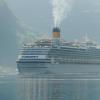 Kreuzfahrtschiff im Geirangerfjord im Südwesten Norwegens. 