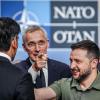 Jens Stoltenberg, Nato-Generalsekretär, empfängt Wolodymyr Selenskyj, Präsident der Ukraine, beim Nato-Ukraine-Treffen während des Nato-Gipfels.