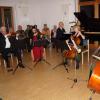 Sie eröffneten das Jahr mit einer musikalischen Einladung zum „Jahresball“: (von links) Berthold Masing (Violine), Nina Karmon (Violine), Carl Graf (Flügel), Pilvi Heinonen (Violincello) und Uwe Gerster (Kontrabass). 	