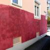 Weil er sich am Penis-Graffiti störte, hat ein Anwohner eine Hauswand in der Altstadt rot angemalt.