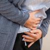 Eierstockkrebs zeigt sich nicht selten in einer Häufung von Symptomen des Unterleibs. 