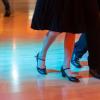 Tanzen ist nicht gerade eine Sportart, die für Distanz zwischen den Partnern bekannt ist. Wie geht das in Corona-Zeiten?
