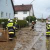 Die Feuerwehr war in Kühnhausen im Einsatz. Dort waren die Straßen von Wasser und Schlamm überschwemmt.