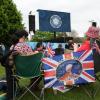 Zuschauer versammeln sich im Hyde Park, um die Krönung von König Charles III. über Bildschirme zu verfolgen