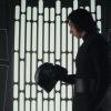 Kylo Ren (Adam Driver) steht auf der dunkel Seite der Macht.