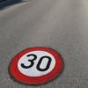 Auf die Fahrbahn aufgemalte Tempo-30-Schilder sollen in der Hauptstraße in Finning die Autofahrer bremsen, hat der Gemeinderat nach Beschwerden von Anwohnern beschlossen. 