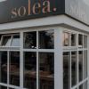 Im Solea, dem neuen Restaurant in Kissing, gibt es sowohl Frühstück als auch Mittag-, Abendessen und Drinks.