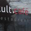 Im kultcafé in der Prinz-Ludwig-Straße in Dießen ist es dunkel: Der Betrieb ist eingestellt. 