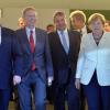 Sachsen-Anhalts Ministerpräsident Haseloff (CDU, l-r), Bürgermeister Sieling (SPD), Wirtschaftsminister Gabriel (SPD) und Kanzlerin Merkel wollen informieren.