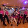 Die KC-Crew des Tanzsport-Zentrums Augsburg ist anlässlich des 70. Geburtstags von John Travolta im Disco Fieber.