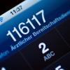 Die Telefonnummer 116 117 des ärztlichen Bereitschaftsdienstes ist auf dem Display eines Smartphones am zu lesen.