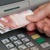 Über mehrere Jahre hinweg hat der Ex-Filialleiter der Raiffeisenbank Burgau Geld von Kunden-Konten abgehoben