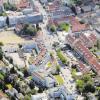 Wo das Forum entstehen sollte, klafft ein Loch (links oben). Auf der anderen Seite der Gersthofer Bahnhofstraße will das City-Center (rechts) erweitern. Wie es mit dem Zentrum weiter gehen soll, ist eine der Fragen, die bei der heutigen Stadtratssitzung anstehen. 