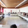 Bei einer gemeinsamen Konferenz beraten die Schulleitung der Wittelsbacher Realschule und die Vertreter der Ausbildungsbetriebe, über die Altersbeschränkung bei Praktika.