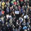 Etwa 500 Augsburger haben am Samstag auf dem Moritzplatz gegen die neue Flüchtlingspolitik der Bundesregierung protestiert. 