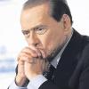 Fern der Anklagebank kommentiert Silvio Berlusconi in Mailand das Gerichtsverfahren, dem er sich eigentlich stellen müsste.  