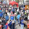 Bei schönem Wetter lockt das Schwabmünchner Frühlingsfest viele tausend Menschen in die Innenstadt.