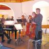 Die „Bayerische Kammerphilharmonie“ präsentierte sich als eingespieltes Streichorchester mit Cembalo oder Klavier. 