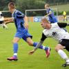 Steve Schuster (rechts) hätte mit dem TSV Meitingen von der SSV Glött mehr als 1:1 mit nach Hause bringen können. Doch die Lechtaler stellten sich etwas dumm und umständlich an. 
