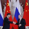 Die beiden Staatschefs Xi Jinping und Wladimir Putin haben immer wieder die Freundschaft zwischen ihren beiden Nationen beschworen. Wie weit Pekings Solidarität mit Moskaus Angriffskrieg geht, ist umstritten. 