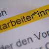 "Als Privatperson tue ich mich natürlich mit Veränderungen auch schwer, etwa, wenn ich Texte sehe, in denen Unterstriche oder Sternchen auftauchen", sagt Sprachwissenschaftler Oliver Ernst. 