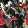 Ein Foto mit Spider-Man. Beim Sommerfest auf der Schlosstraße können die Besucher die Superhelden bewundern und sich mit ihnen fotografieren lassen. Viele Gäste kamen extra wegen dieser Gruppe nach Meitingen.