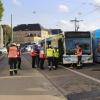 Am Plärrergelände in Augsburg ist es am Freitagabend zu einem Unfall gekommen. Ein AVV-Bus stieß mit einem Auto zusammen.