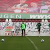 Beim Abschlusstraining vor dem Spiel gegen Stuttgart sollten Plakate die FCA-Spieler motivieren. 	