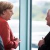 Bundeskanzlerin Angela Merkel (links, mit Bayerns Ministerpräsident Horst Seehofer) kündigte beim Diesel-Gipfel die Verdopplung des Mobilitätsfonds an.