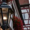 Die alten Glühbirnen in den Straßenlaternen in Harburg werden ersetzt. Die neuen sollen wesentlich stromsparender sein. 