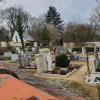 Der Gemeinderat Reimlingen plant im Haushalt Kosten ein, um ein Urnenfeld auf dem Friedhof anzulegen. Denn für diese Bestattungsform entscheiden sich immer mehr Menschen.  	