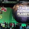 Parteitag der Grünen: Ein Ballon der die Erdkugel darstellen soll  mit der Aufschrift "Es gibt keinen Planet B." 