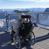 Die pflegebedürftige Amelie K. aus Krumbach konnte dank der Aktion Wünschewagen jetzt noch einmal auf der Zugspitze das Alpenpanorama genießen.