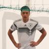 Mesut Özil zog sich beim Spiel gegen Österreich eine Knieprellung zu.