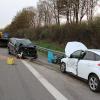 Insgesamt drei Autos waren in den Unfall auf der A7 am Dienstagabend verwickelt. Zwei Personen wurden verletzt.