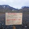 Ein Schild warnt vor den Risiken des Vulkans Bárdarbunga. 