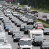 Der Verkehr ist für das Klima ein Riesenproblem: 15 Prozent des Kohlendioxids in Europa stammen aus Autoauspuffen.